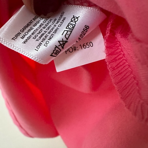 FIGS Catarina One Pocket Scrub Top in Neon Pink, size XXS - Picture 4 of 7